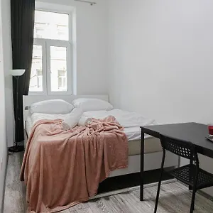 Affordable 5-br Shared / Enkplatz U3 Getaway Apartment