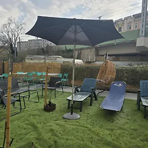 Loevly Shared 6br With Garden Near Danube & Millenium Apartment